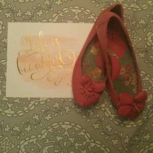 B.o.c pink flats with flower